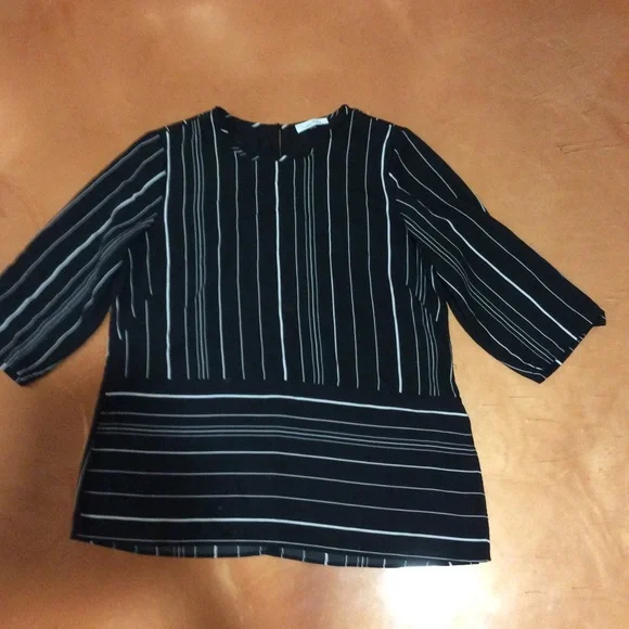 💜BOGO SALE💜 Calvin Klein top - Picture 2 of 3